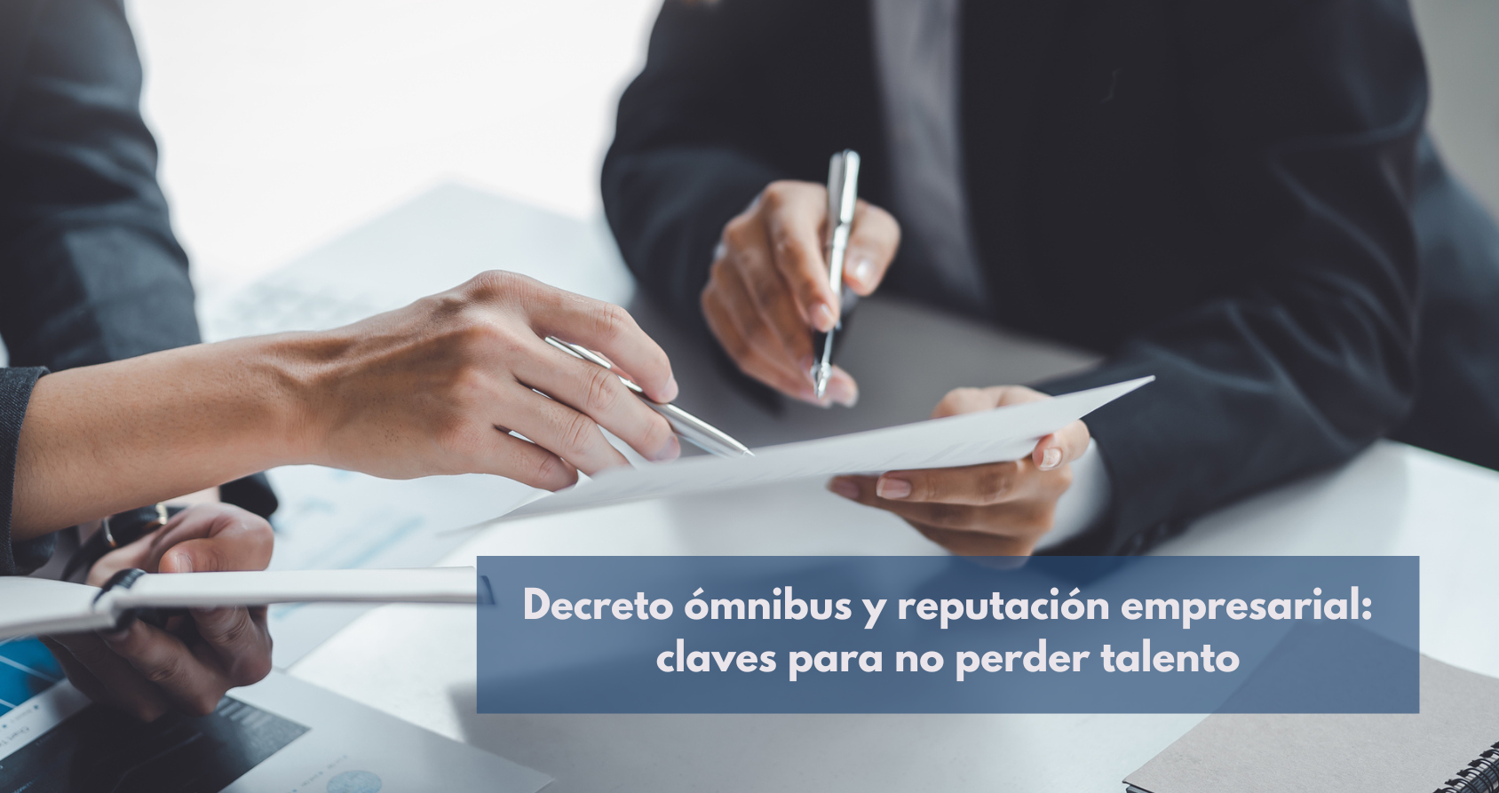 Empresas españolas adaptándose al impacto del decreto ómnibus mediante estrategias retributivas sostenibles y alineadas con la competitividad.