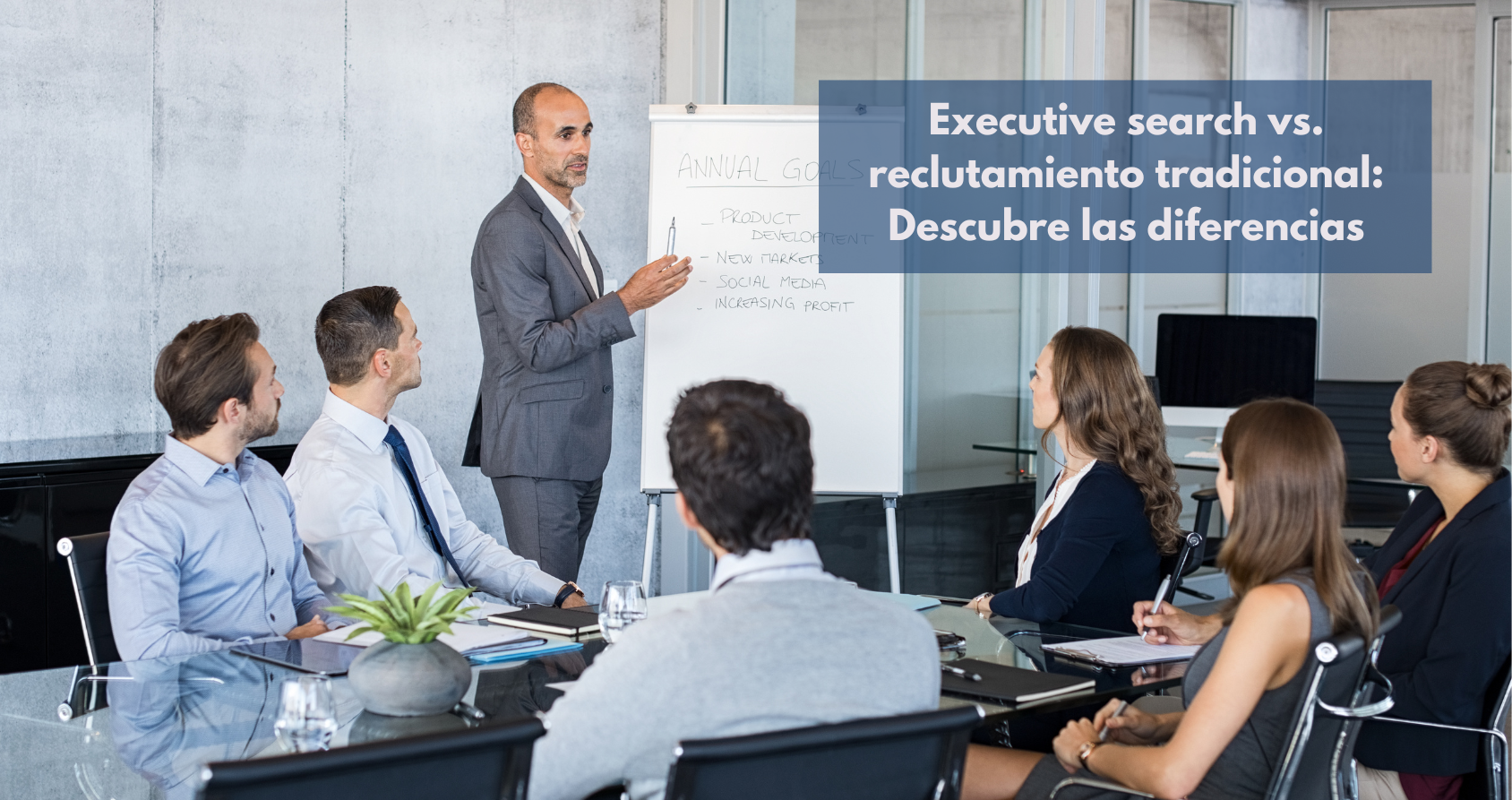 Imagen profesional que muestra a líderes y directivos/as en acción, reflejando la experiencia y compromiso de Servitalent en la búsqueda de talento.