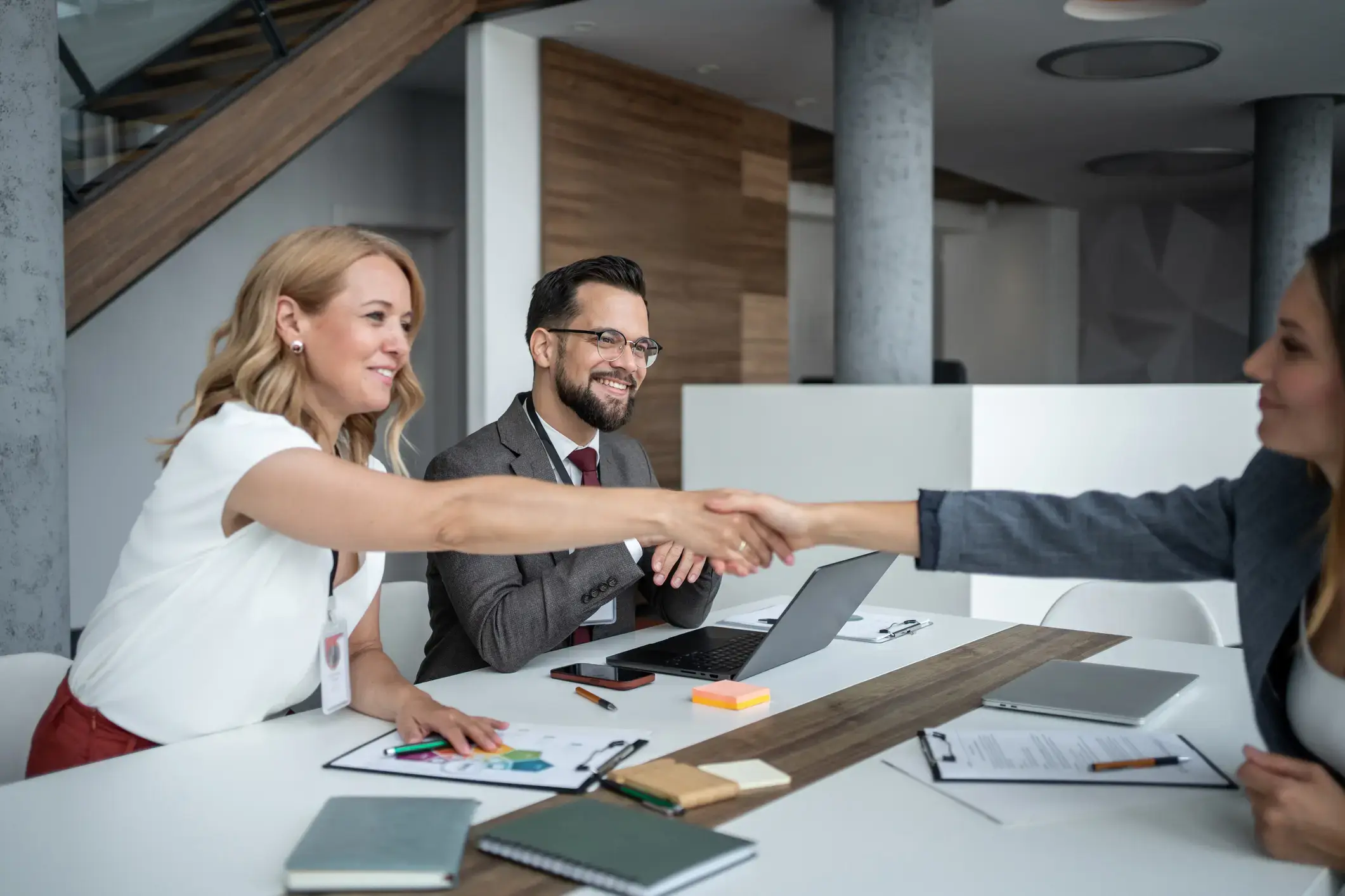 Acceso al talento oculto: por qué el headhunting es clave en tu estrategia industrial